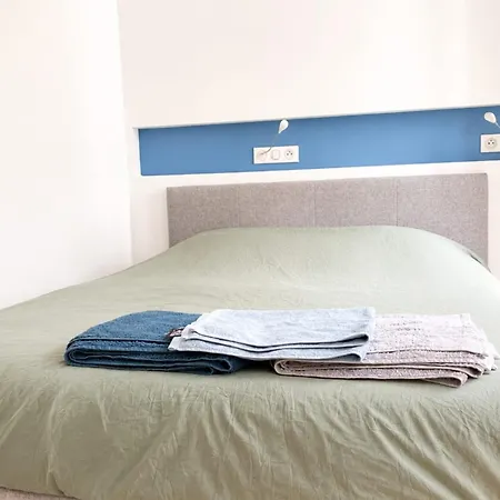 Bright And Cozy In Apartment Clichy